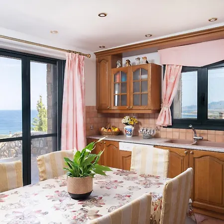 Avlos Villa *